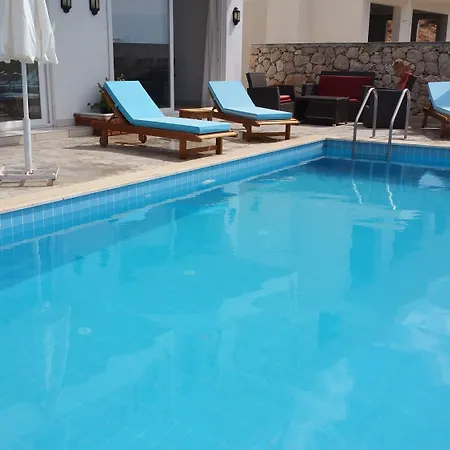 Paradise Villalari *